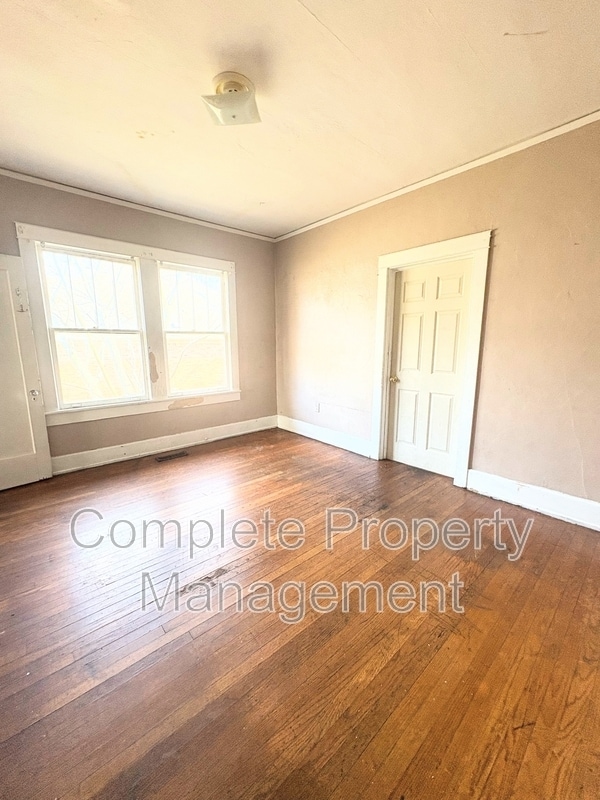 Building Photo - 1313 4th Terrace W