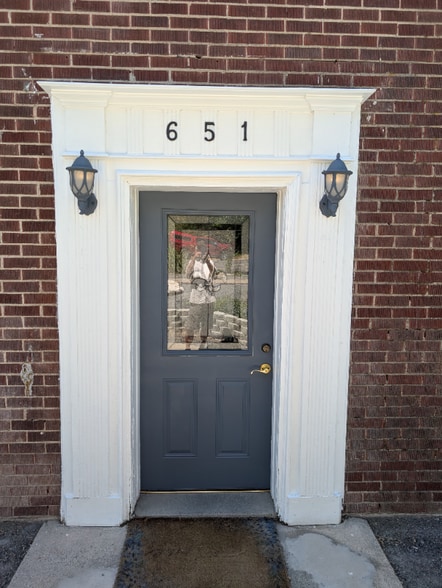 Building Photo - 651 N 200 W