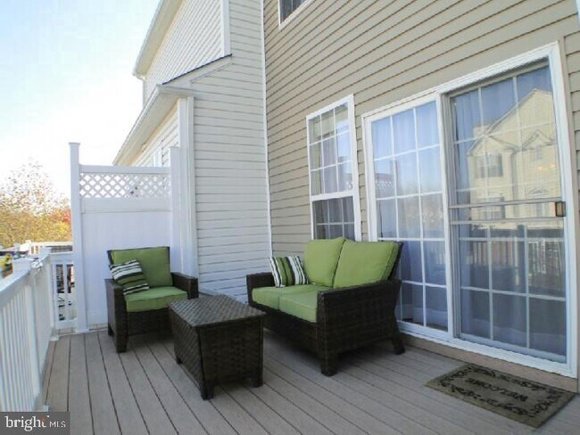 Building Photo - 1914 Cavalier Ln