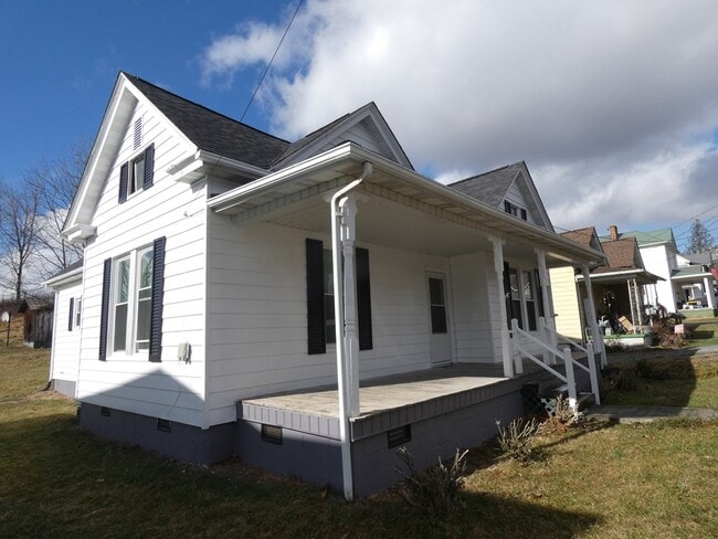 Building Photo - 324 Grace St