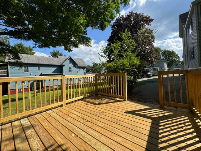 Building Photo - 725 Roosevelt Trail