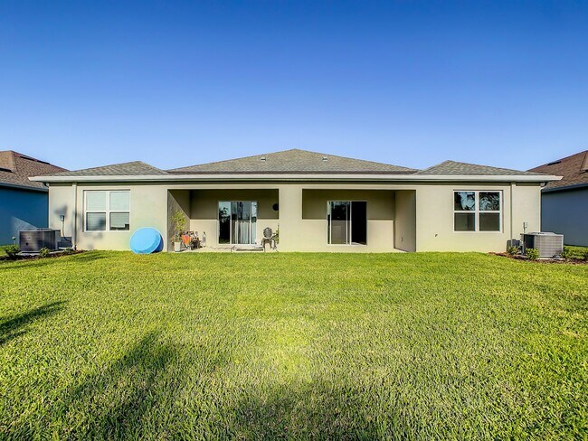 Building Photo - Villa Home in West Port - 3/2/2 close to s...