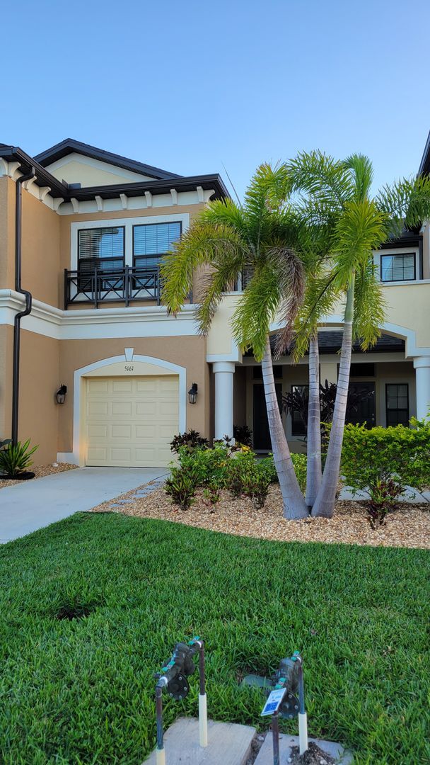 Building Photo - Annual UNfurnished newer 3/ 2 /12 townhome off SR-70 in gated community