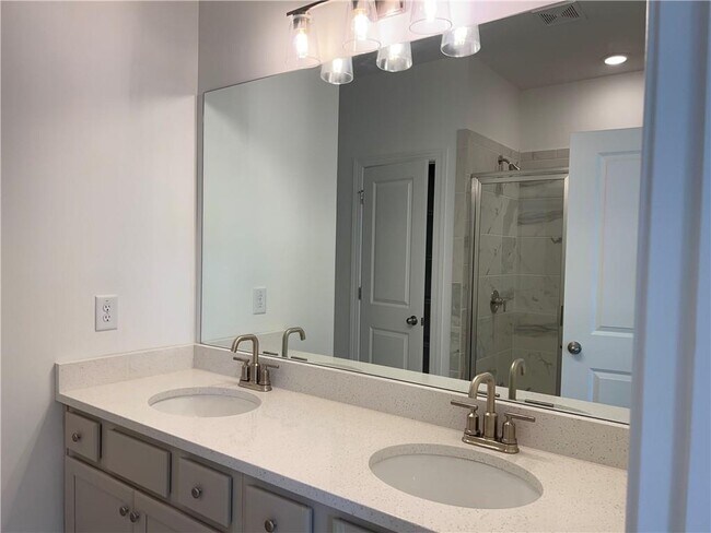 Building Photo - 2426 Figaro Dr