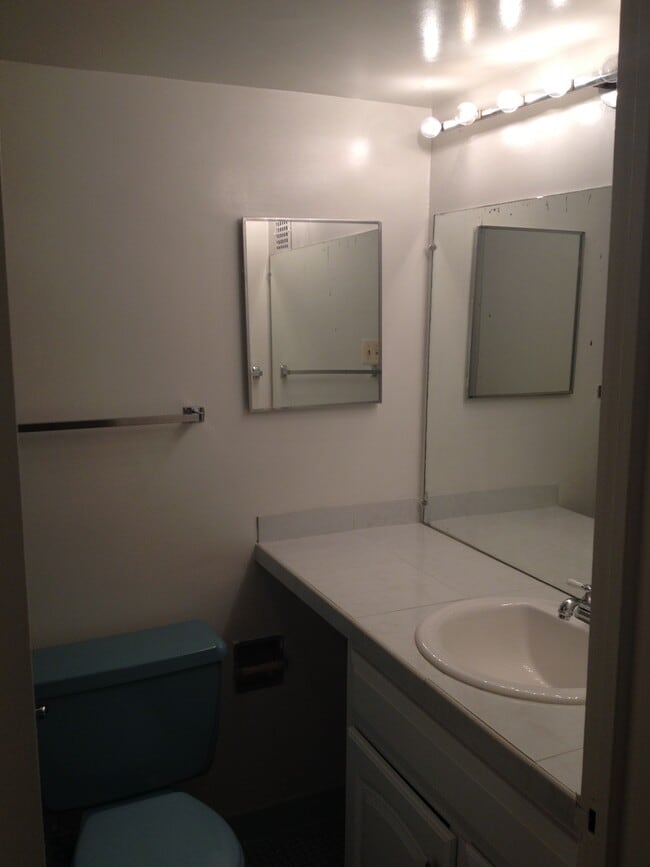 Building Photo - 25TH-950 #211N