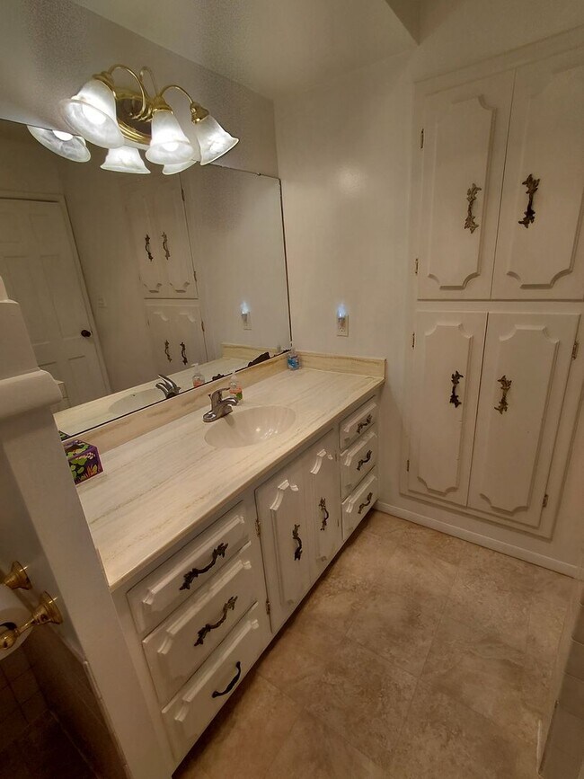 Building Photo - Silverdale Area Home