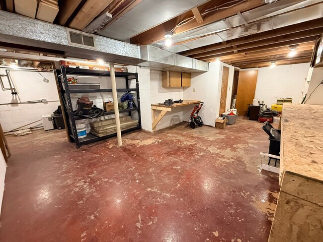 Building Photo - 3 Bed 2.5 Bath Home for Rent, 3.25 Wooded Acres, Oconomowoc Area Schools