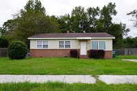 Building Photo - Adorable Three Bedroom in Beaufort