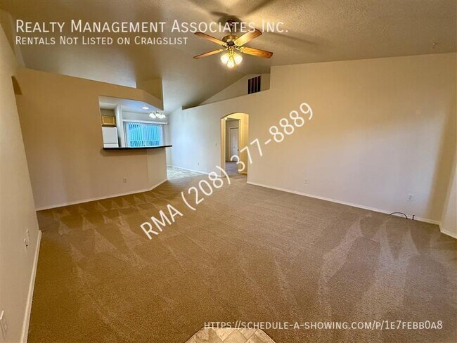 Building Photo - 822 S Chestnut St