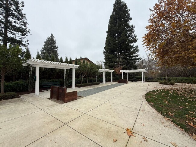 Building Photo - 2021 built two story in Oakdale!