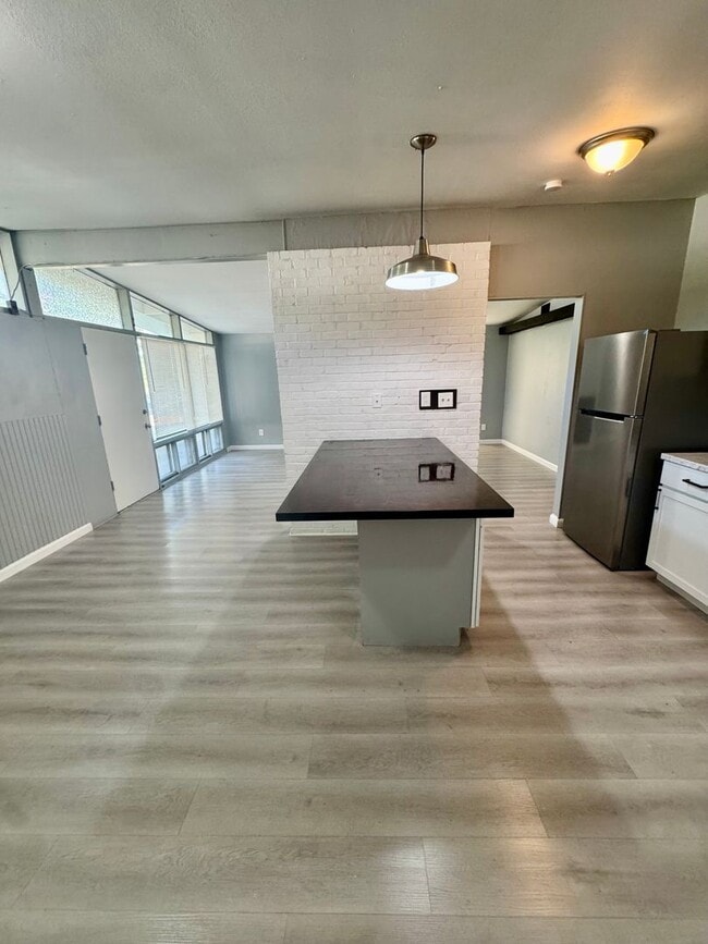 Building Photo - Don’t miss this opportunity!