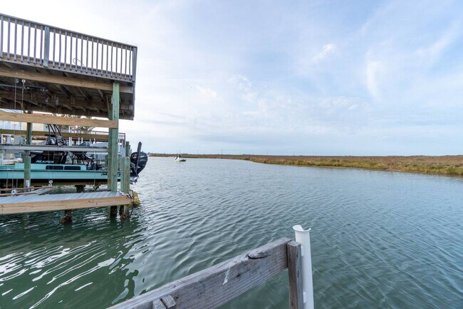 Building Photo - 14898 Granada Dr