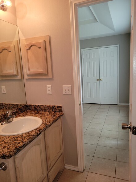 Building Photo - 629 S Dfw Dr