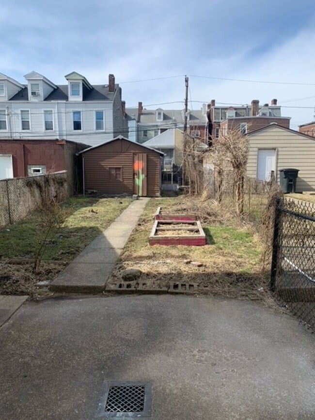 Building Photo - Beautiful 2 bedroom 2 bathroom home in the heart of Bloomfield.