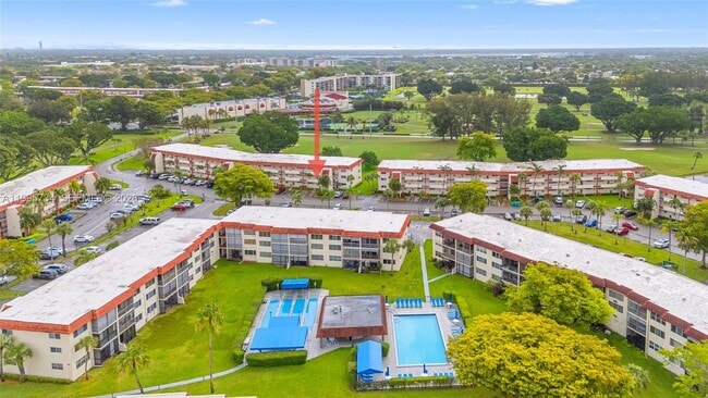 Building Photo - 9200 N Hollybrook Lake Dr