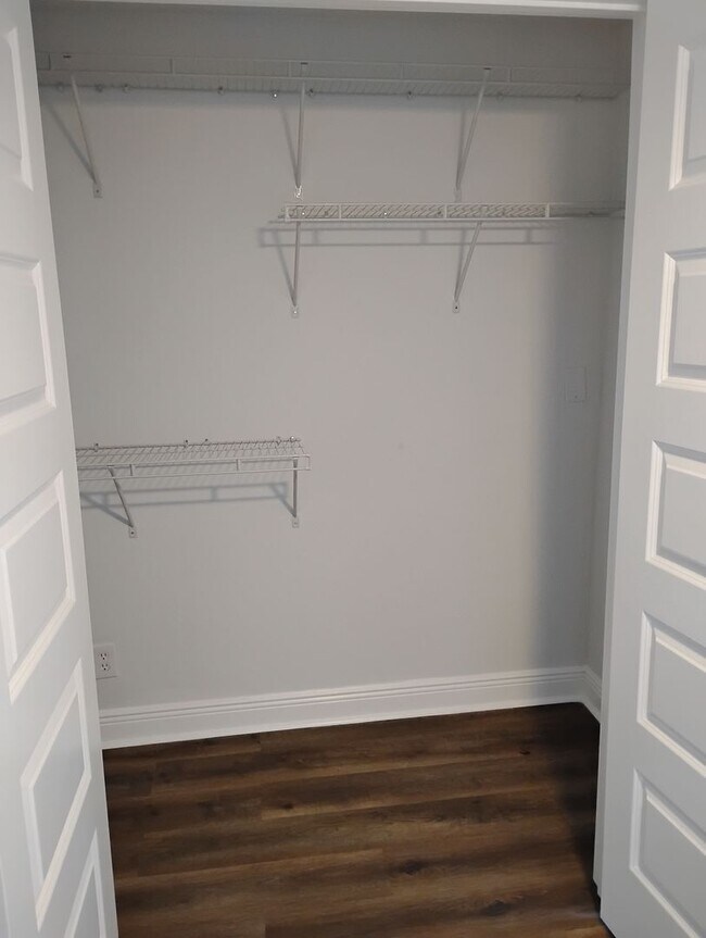 Building Photo - Short-Term Luxury Living in Tuscaloosa