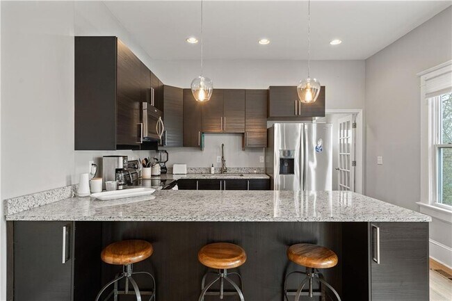 Building Photo - 1412 Allene Ave SW