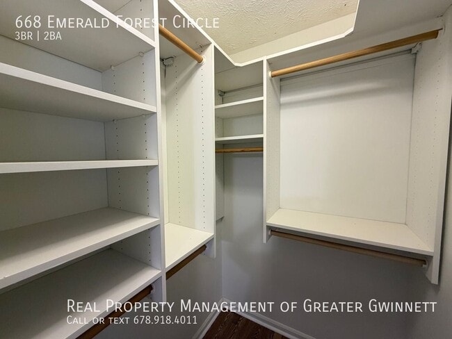 Building Photo - 668 Emerald Forest Cir SW