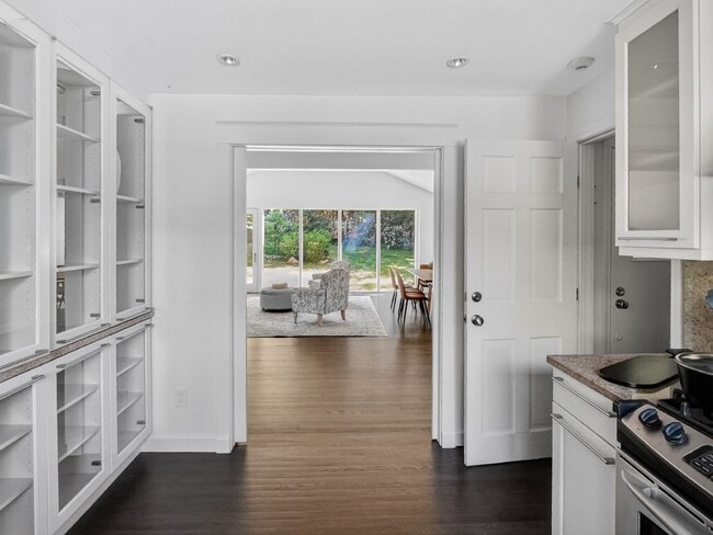 Building Photo - 1 Month Free | Luxury 3BR Home in Prospect Hill