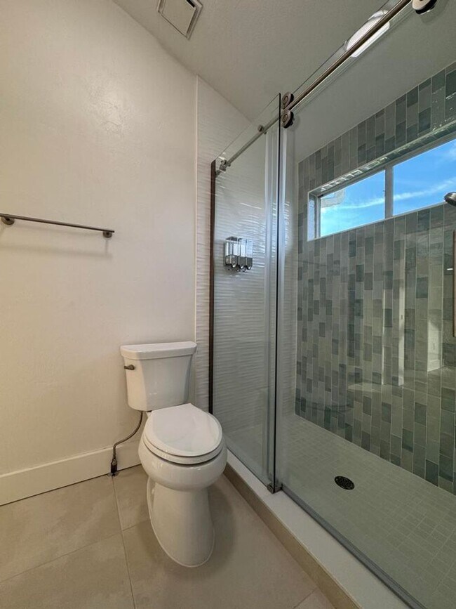 Building Photo - 2/2 plus Bonus Room in Ormond By the Sea