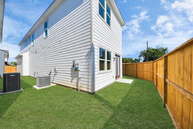 Building Photo - 4129 E Toliver St