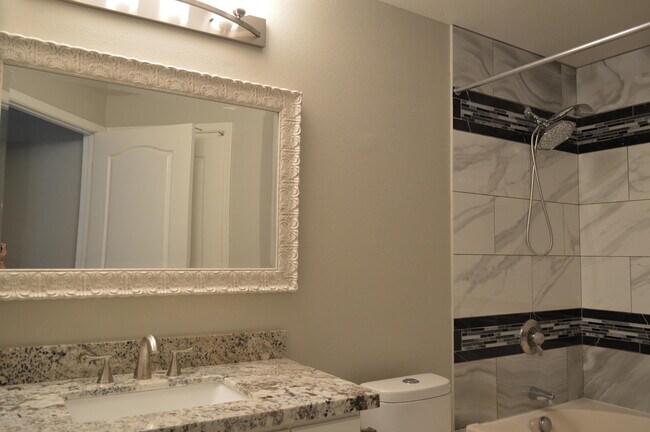 Building Photo - 1701 E Colter St