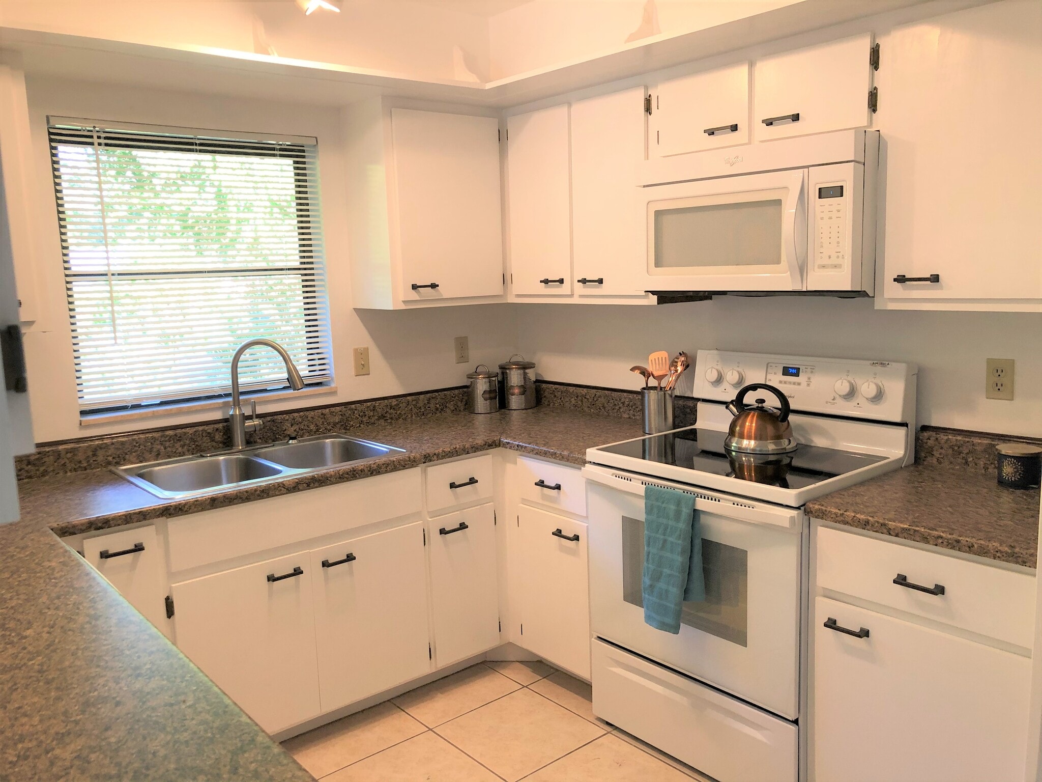 Building Photo - 2387 Datura St