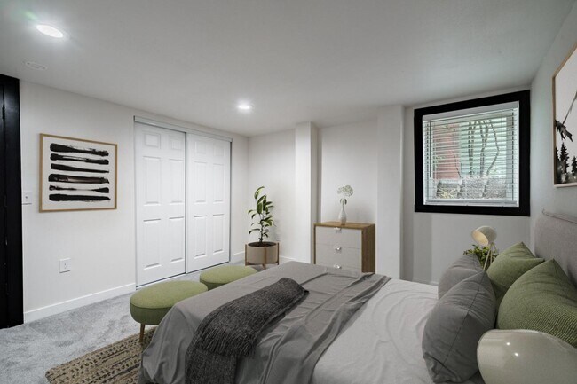 Building Photo - 6389 N Commercial Ave