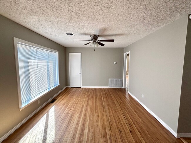 Building Photo - Stunning and Bright home in the heart of the Rose District