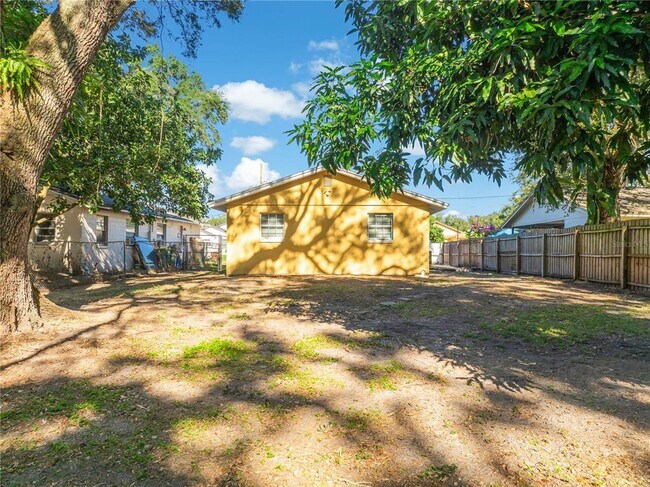 Building Photo - 908 Van Lieu St