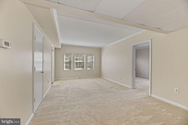 Building Photo - 1817 Queens Ln