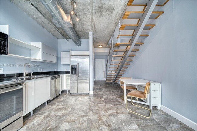 Building Photo - 690 SW 1st Ct