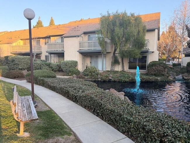 Building Photo - Updated 2 Bedroom, 2 Bath Condo in Gated Summershore Community – San Jose!