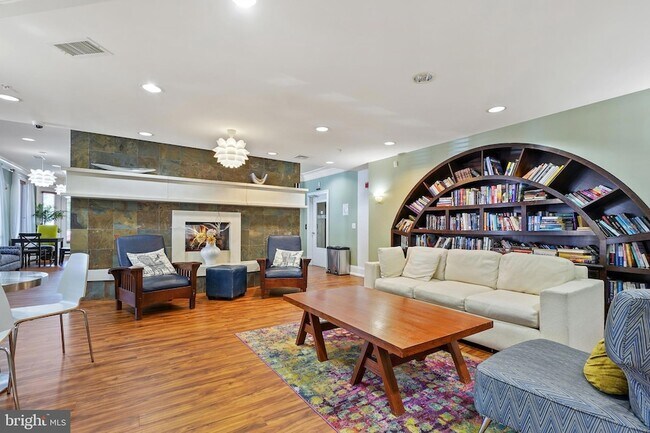 Building Photo - 27 Booth St