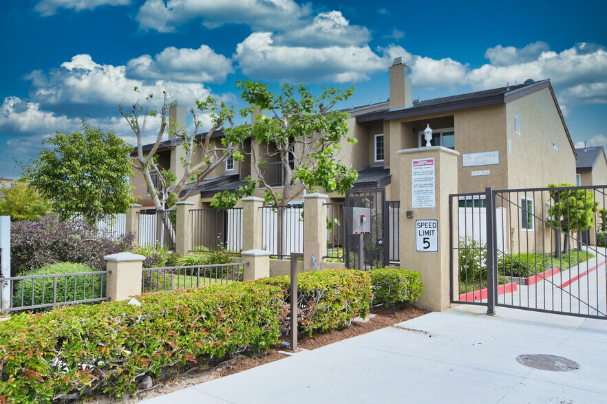 Primary Photo - 1126 W 228th St