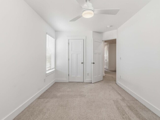 Building Photo - 105 Cobden Ct