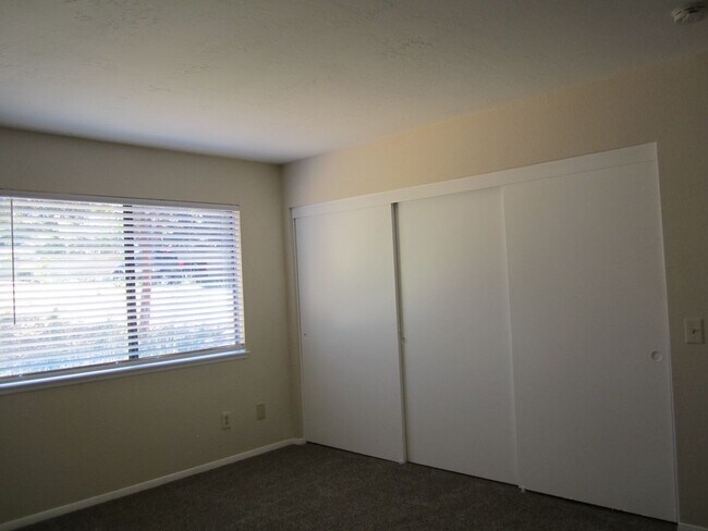 Building Photo - 2642 Laramie Rd