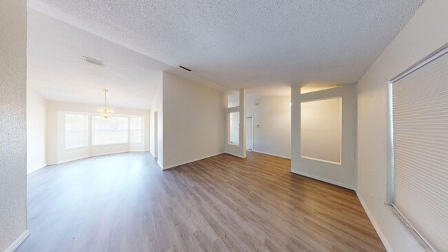 Building Photo - Beautiful 3 Bed/2 Bath Single Family Home ...
