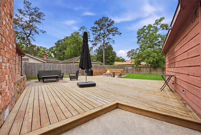 Building Photo - 2051 Shadow Rock Dr