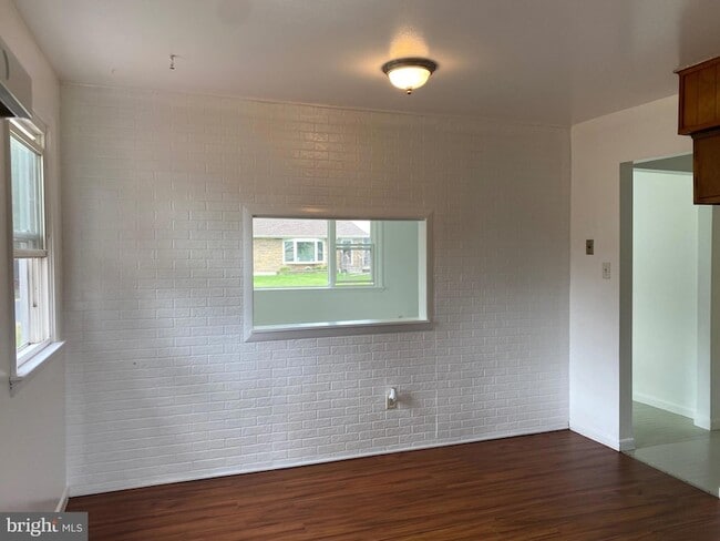 Building Photo - 4 Riviera Dr