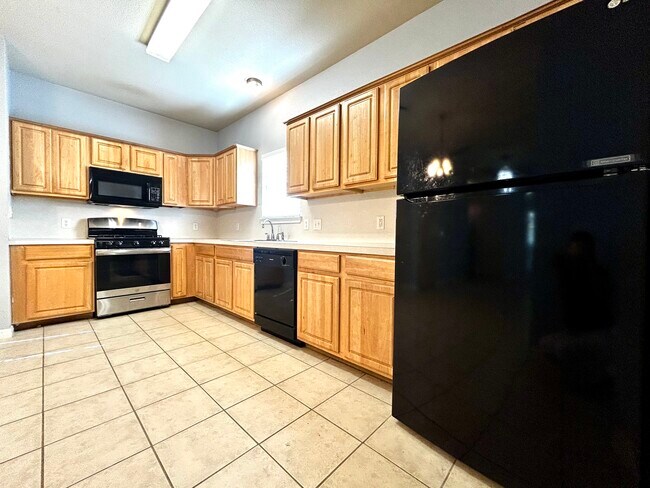 Building Photo - 1707 Chestnut Ave