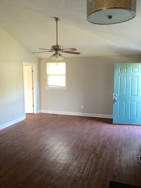 Building Photo - VIDEO TOUR!!!!  Pretty fantastic updated D...