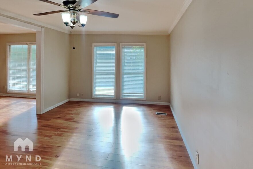 Building Photo - 2570 Rolling View Dr