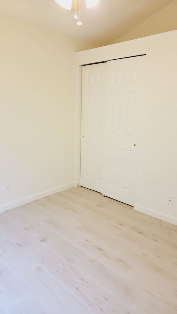 Building Photo - Lovely 3 bedroom 2 bath located in West El...