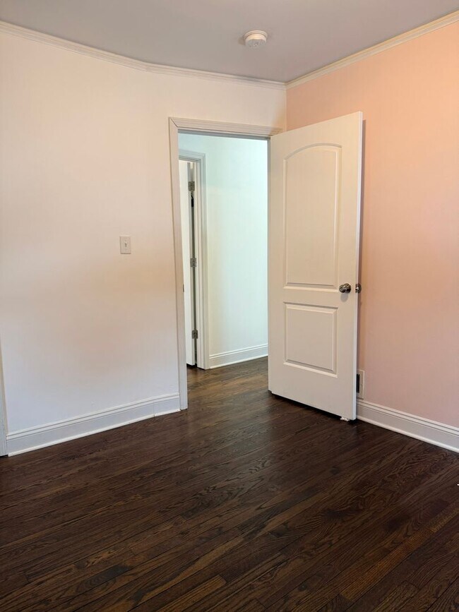 Building Photo - NEW RENTAL!