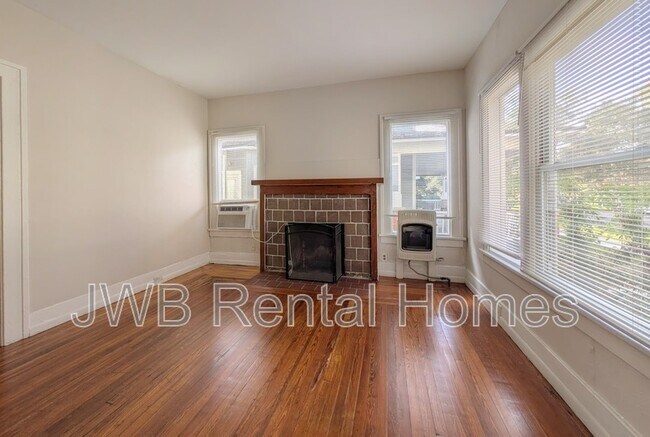 Building Photo - 2022 Dellwood Ave