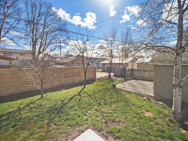 Building Photo - Modern & Cozy Retreat in Spokane – Prime Location Near Downtown