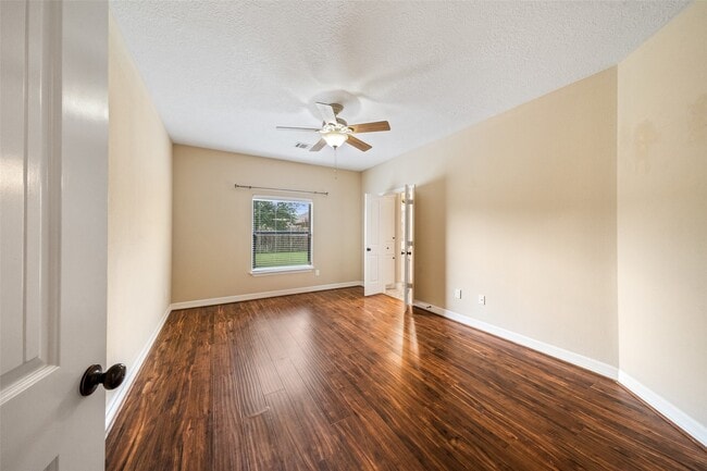 Building Photo - 12731 Pine Woods St