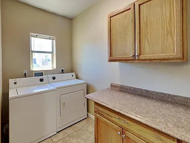 Building Photo - 3002 E Jeanette Ct