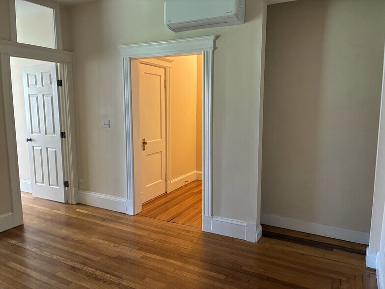 Building Photo - 32 Park Vale Ave